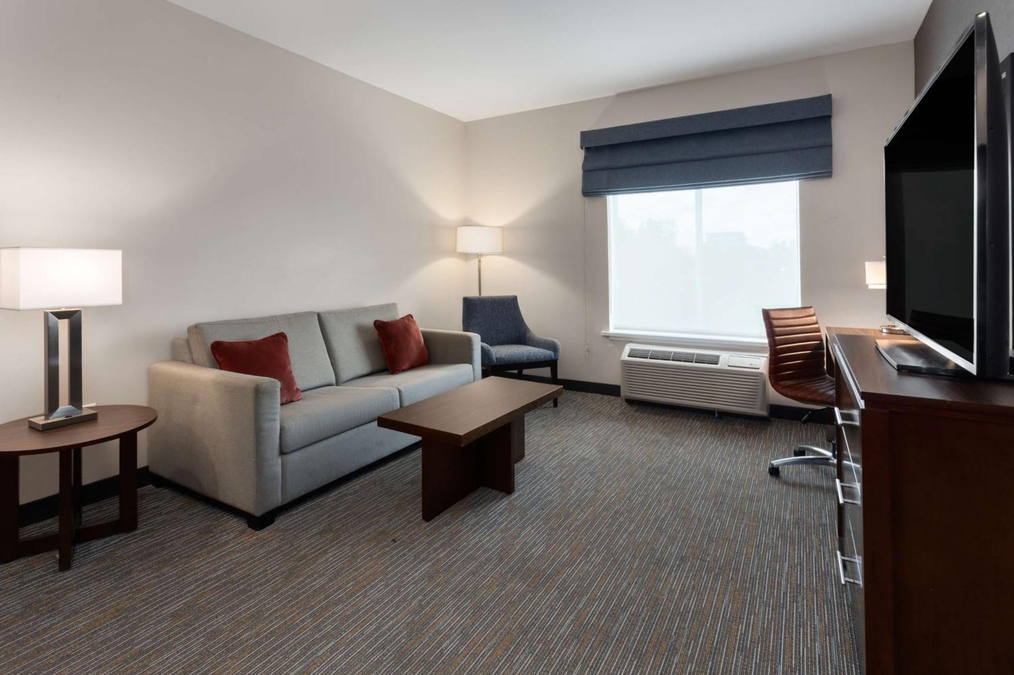 Hampton Inn By Hilton Nashville Airport Century Place Exterior photo